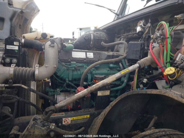 4V4NC9EHXPN329094 Volvo VNL