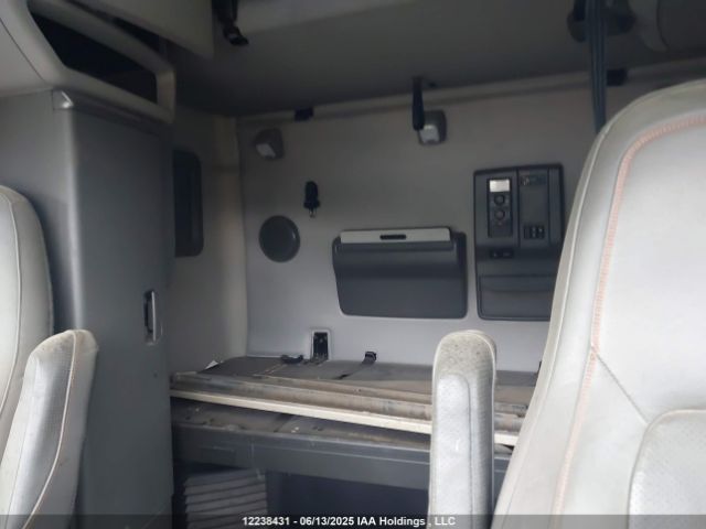 4V4NC9EHXPN329094 Volvo VNL