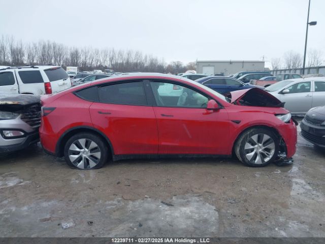 7SAYGAEE2NF393732 Tesla Model Y