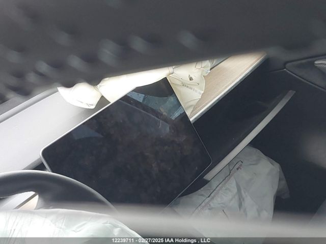 7SAYGAEE2NF393732 Tesla Model Y