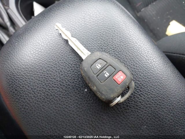 2T3ZFREV8GW300387 Toyota RAV4 LE
