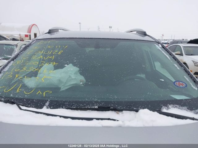2T3ZFREV8GW300387 Toyota RAV4 LE