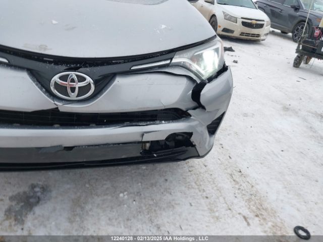 2T3ZFREV8GW300387 Toyota RAV4 LE