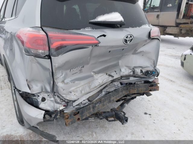2T3ZFREV8GW300387 Toyota RAV4 LE