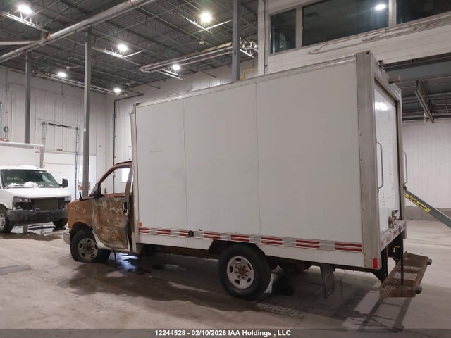 7GZ07RFG2KN002572 GMC Savana Cutaway Work Van