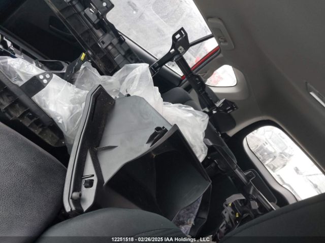 2T3ZFREV0FW221715 Toyota RAV4 LE