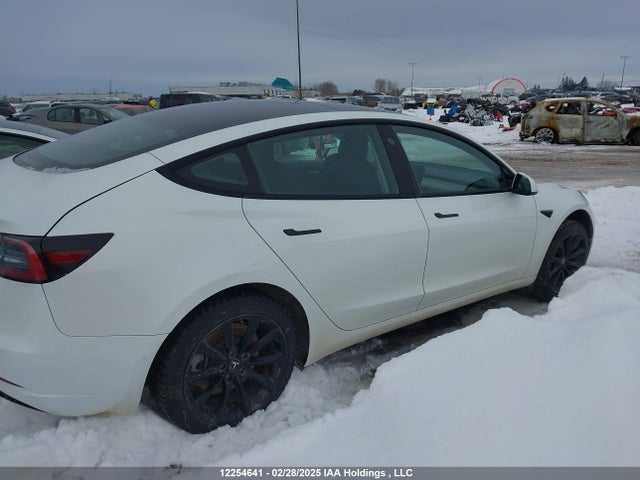 5YJ3E1EA2NF352902 Tesla MODEL 3