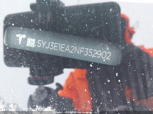 5YJ3E1EA2NF352902 Tesla MODEL 3