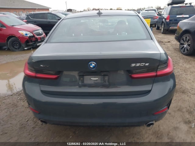 BMW 330e 2022 WBA5P9C03NFM24453 Image 16