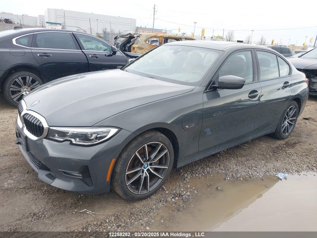BMW 330e 2022 WBA5P9C03NFM24453 Image 2
