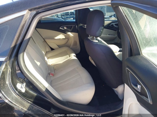 Chrysler 200 2016 1C3CCCFB7GN135279 Image 8