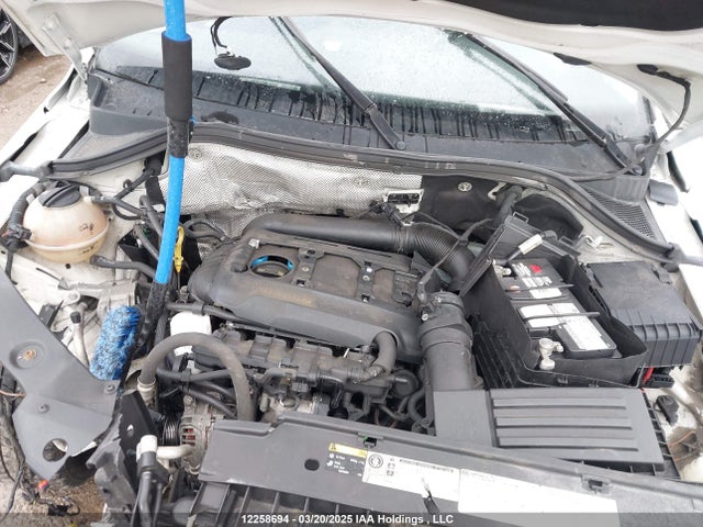 WVGJV7AX7FW557404 Volkswagen Tiguan