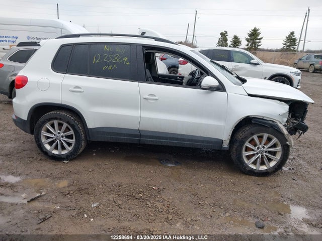 WVGJV7AX7FW557404 Volkswagen Tiguan