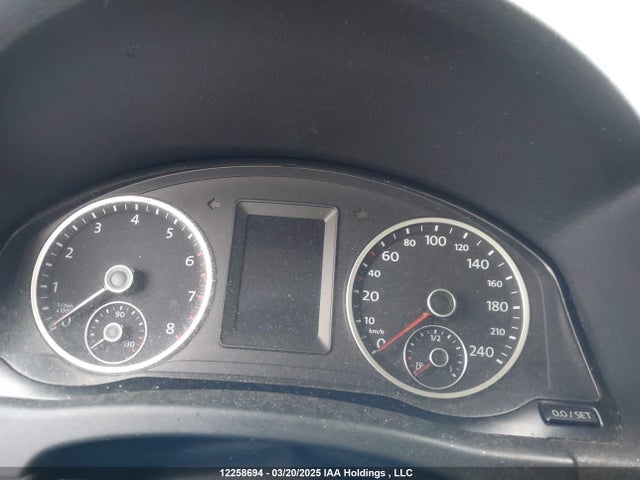 WVGJV7AX7FW557404 Volkswagen Tiguan