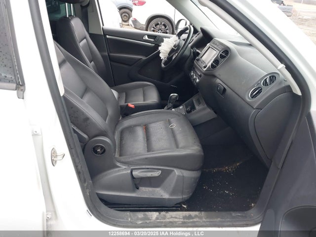 WVGJV7AX7FW557404 Volkswagen Tiguan