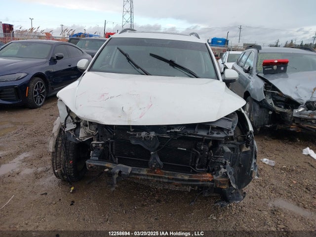 WVGJV7AX7FW557404 Volkswagen Tiguan