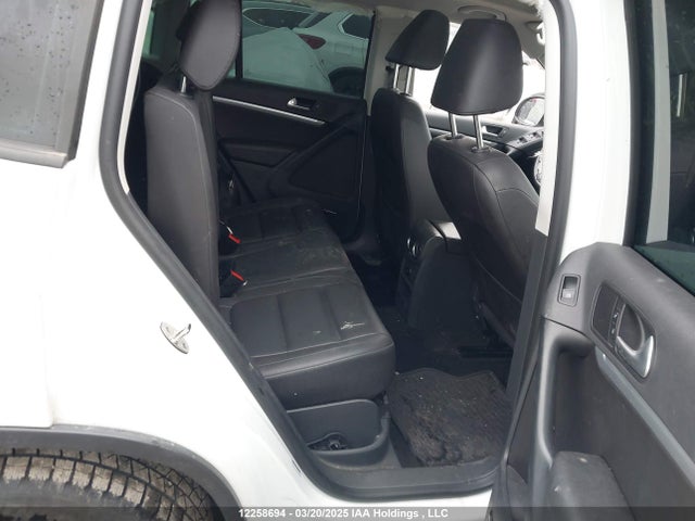 WVGJV7AX7FW557404 Volkswagen Tiguan
