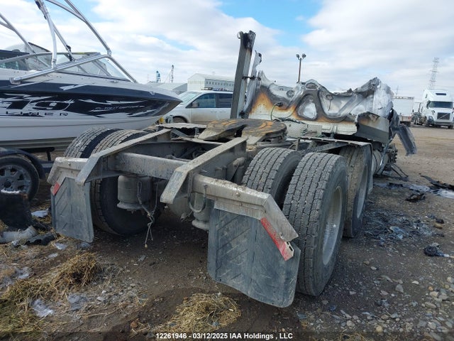 1FUJGLD54GLHA1387 Freightliner detroit diesel dd15 ev