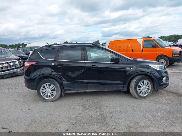 12264489 :رقم المزاد ، 1FMCU0G90HUE79526 vin ، 2017 Ford Escape Se مزاد بيع