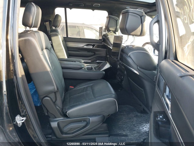 1C4SJVFJ5NS118964 Jeep Grand Wagoneer