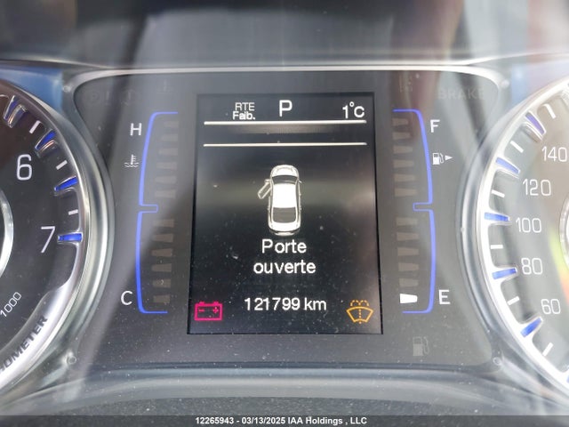 12265943 :رقم المزاد ، 1C3CCCFB9FN645454 vin ، 2015 Chrysler 200 مزاد بيع