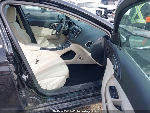 12265943 :رقم المزاد ، 1C3CCCFB9FN645454 vin ، 2015 Chrysler 200 مزاد بيع