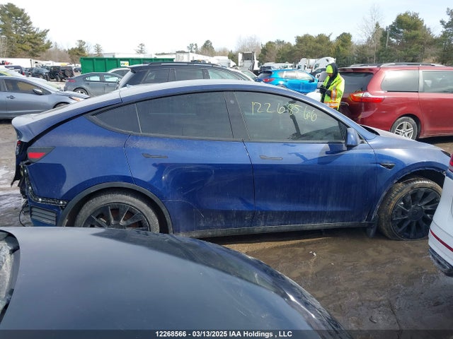 7SAYGDEE0NF412506 Tesla Model Y