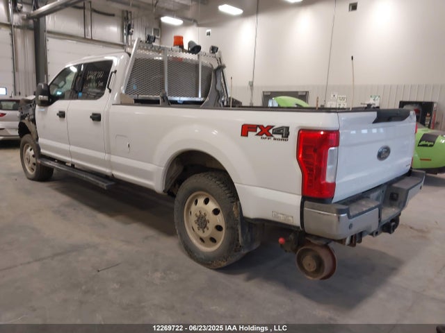 Ford 2019 2019 1FT8W3B60KEE46949 Image 3