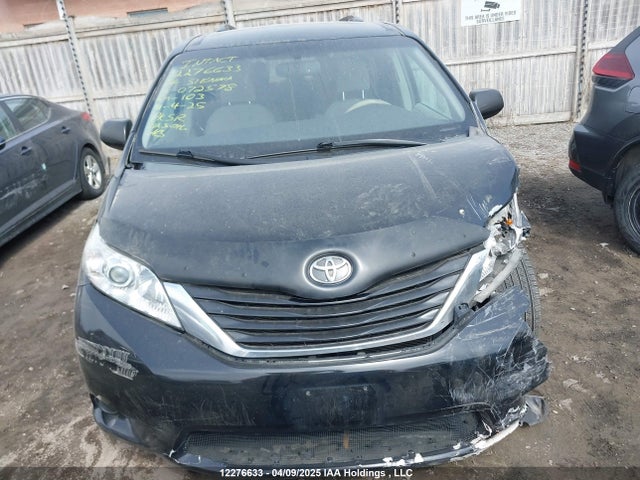 Продажа на аукционе авто 2014 Toyota Sienna, vin: 5TDJK3DC7ES072578, номер лота: 12276633