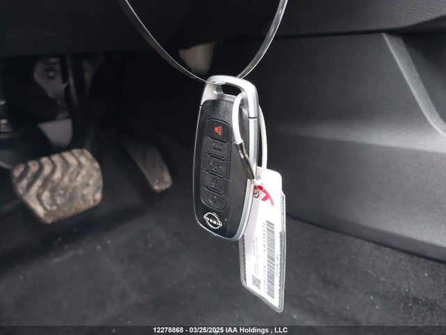 JN8BT3BB2SW156271 Nissan Rogue Sv Moonroof