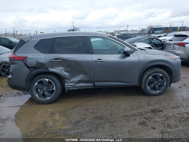 JN8BT3BB2SW156271 Nissan Rogue Sv Moonroof