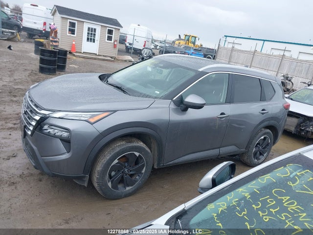 JN8BT3BB2SW156271 Nissan Rogue Sv Moonroof