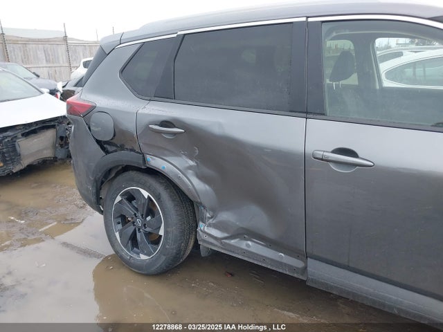 JN8BT3BB2SW156271 Nissan Rogue Sv Moonroof