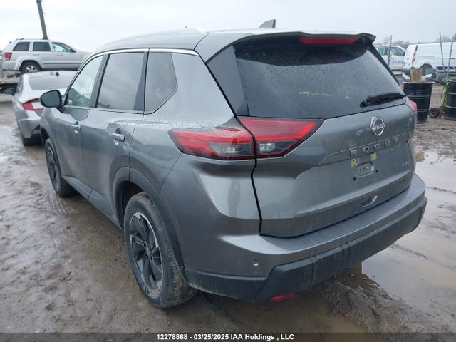 JN8BT3BB2SW156271 Nissan Rogue Sv Moonroof