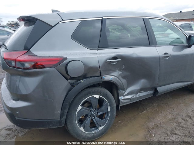 JN8BT3BB2SW156271 Nissan Rogue Sv Moonroof