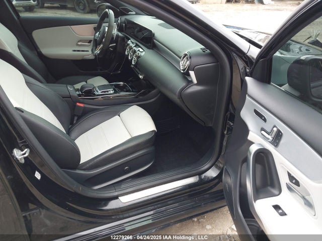 W1K3G5BB0LJ232493 Mercedes-Benz m260