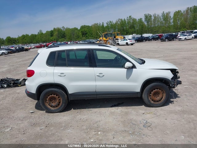 WVGNV7AX9HK024899 Volkswagen Tiguan Wolfsburg