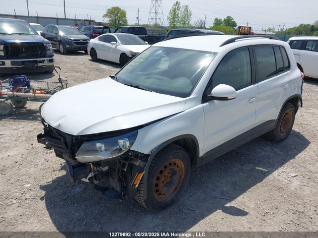 WVGNV7AX9HK024899 Volkswagen Tiguan Wolfsburg