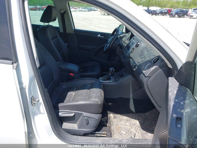 WVGNV7AX9HK024899 Volkswagen Tiguan Wolfsburg