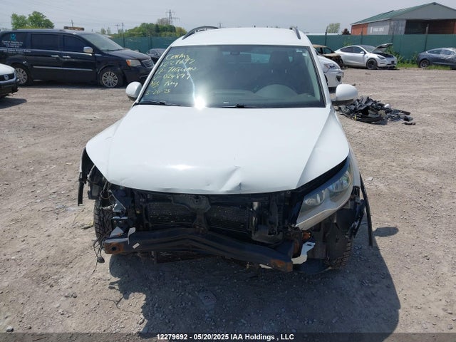 WVGNV7AX9HK024899 Volkswagen Tiguan Wolfsburg