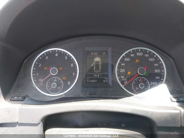 WVGNV7AX9HK024899 Volkswagen Tiguan Wolfsburg