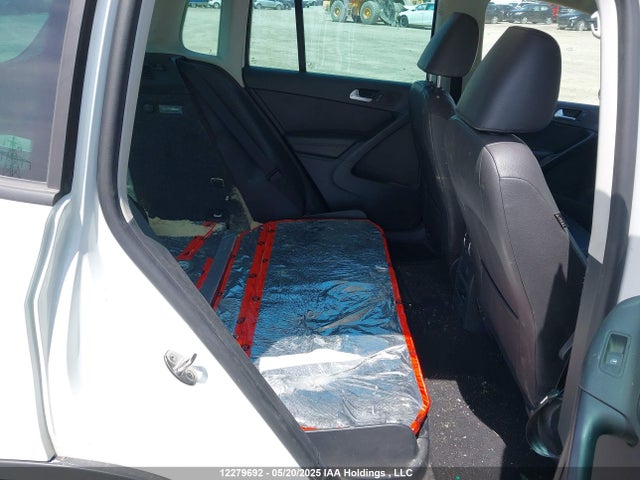 WVGNV7AX9HK024899 Volkswagen Tiguan Wolfsburg