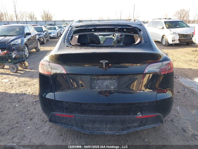12281969 :رقم المزاد ، 7SAYGDEE0NF573227 vin ، 2022 Tesla Model Y Long Range مزاد بيع