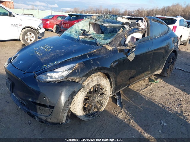 12281969 :رقم المزاد ، 7SAYGDEE0NF573227 vin ، 2022 Tesla Model Y Long Range مزاد بيع