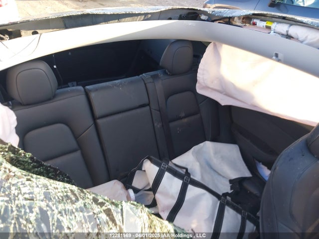 12281969 :رقم المزاد ، 7SAYGDEE0NF573227 vin ، 2022 Tesla Model Y Long Range مزاد بيع