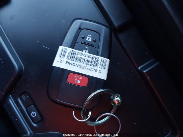 5TDLZRBH0NS252295 Toyota Highlander