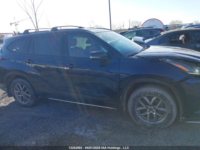 5TDLZRBH0NS252295 Toyota Highlander