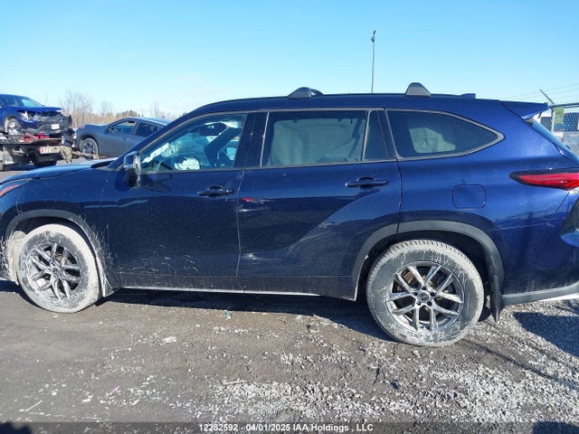 5TDLZRBH0NS252295 Toyota Highlander