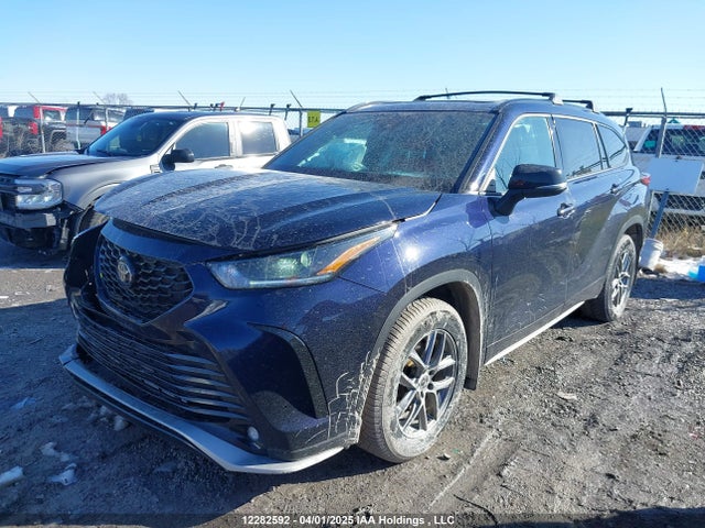 5TDLZRBH0NS252295 Toyota Highlander