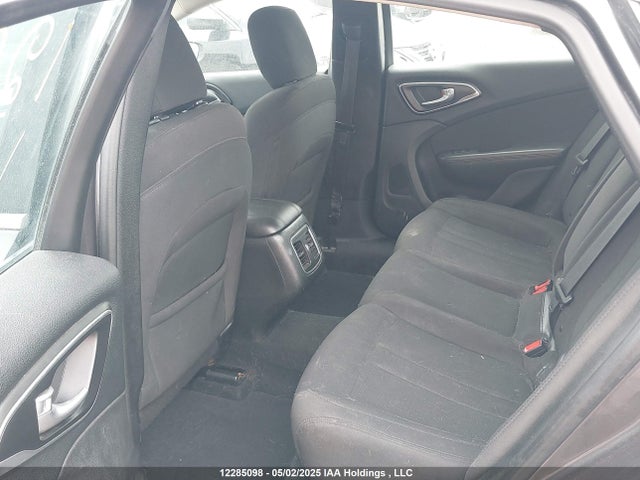 1C3CCCAB6FN733739 Chrysler 200